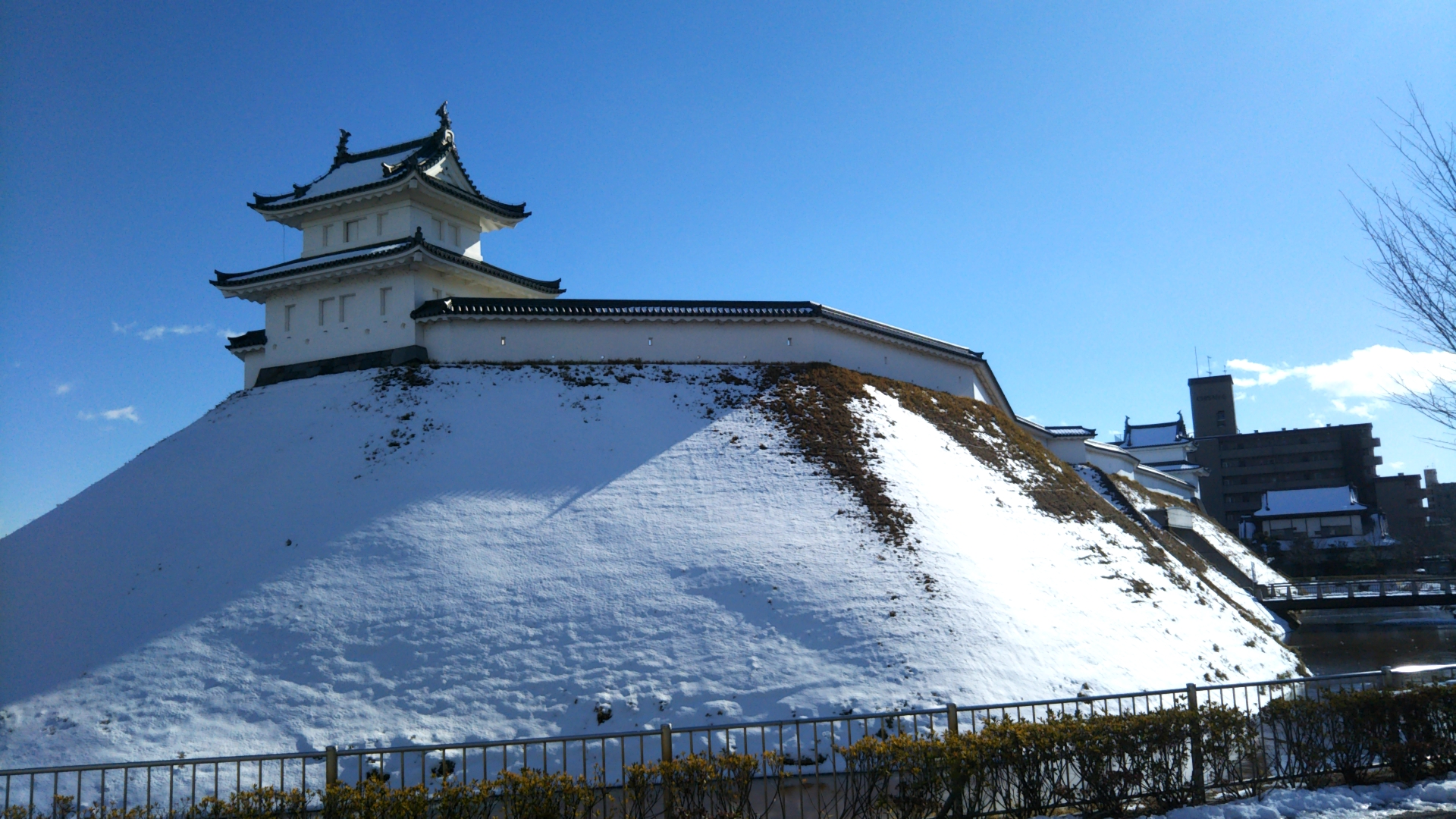 雪化粧の宇都宮城