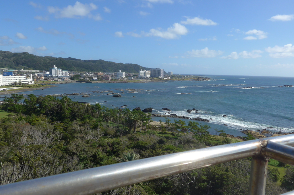 野島埼灯台から東側の風景