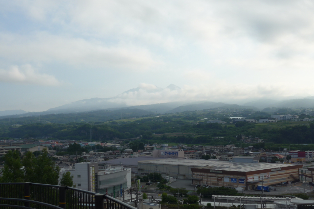 平和観音から見た景観（八ヶ岳、ケーヨーデイツー）