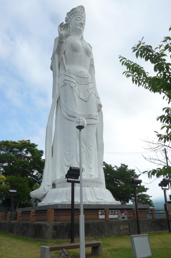 平和観音近影