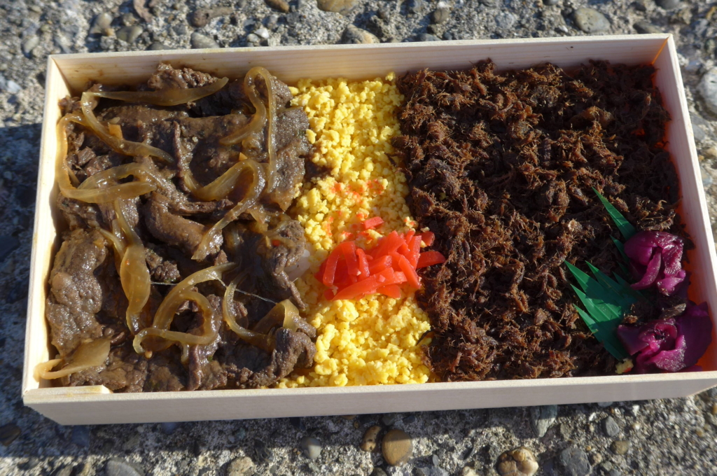 くじら弁当 - 開封